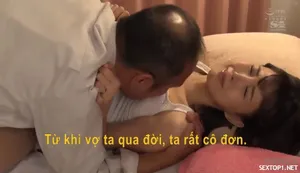 Hết bắp em chuyển sang ăn cậu bé anh