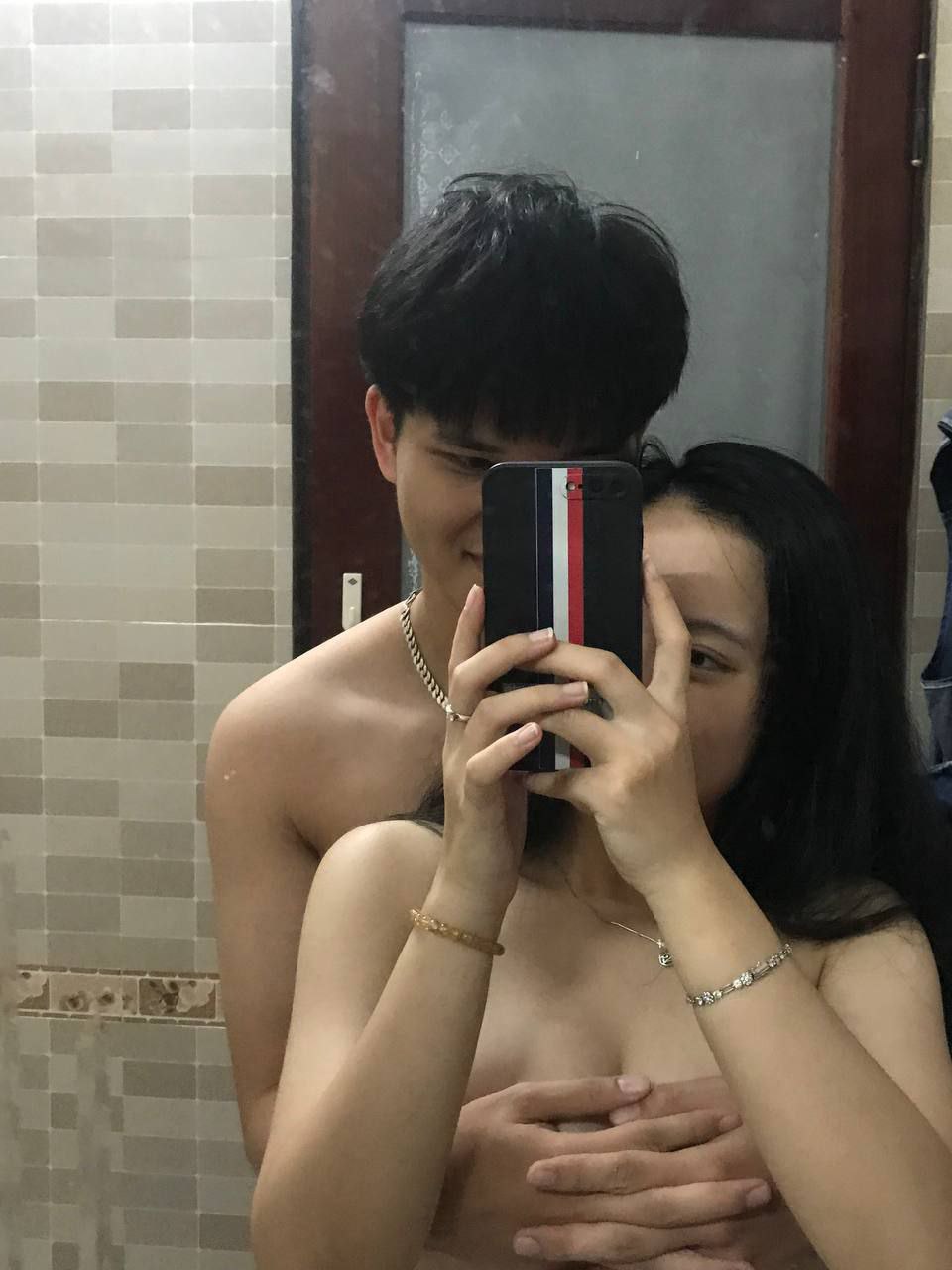 Cô gái trẻ - Tôi là chất độc: Cô ấy có rất nhiều dịch âm đạo và nước trái cây. Cô dì trẻ này chắc chắn được tạo nên từ nước. Nếu bạn nướng loại cà tím này, hương vị chắc chắn sẽ rất đậm đà!
